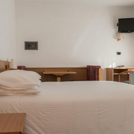 Hotel Ai Pini فيغو دي فاسا المظهر الخارجي الصورة