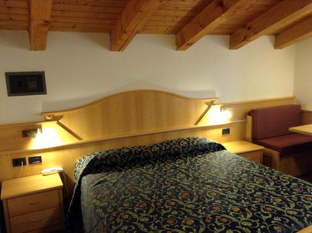 Hotel Ai Pini فيغو دي فاسا المظهر الخارجي الصورة