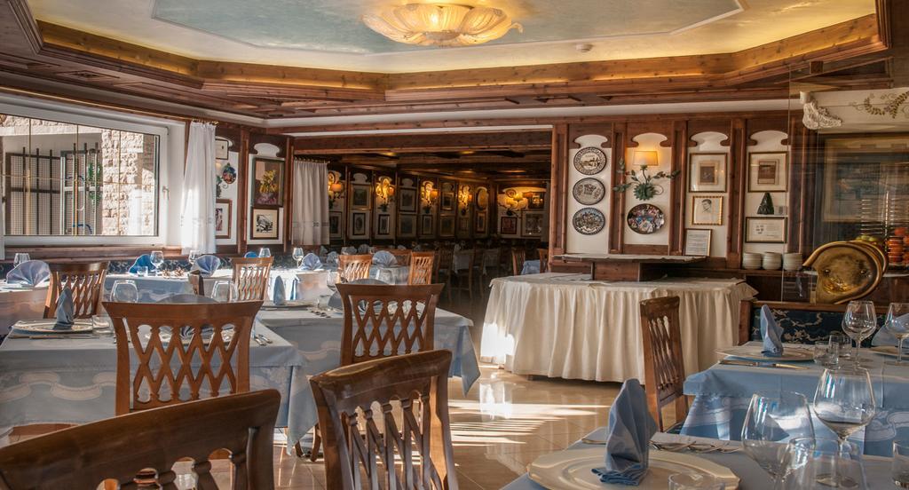 Hotel Ai Pini فيغو دي فاسا المظهر الخارجي الصورة